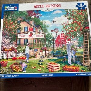 White Mountain Apple Pickle Women’s Puzzle